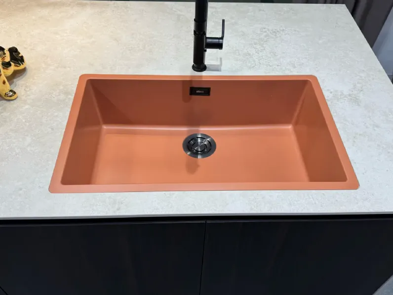 Cucina tortora moderna con isola Armony Rho a soli 19800 Euro