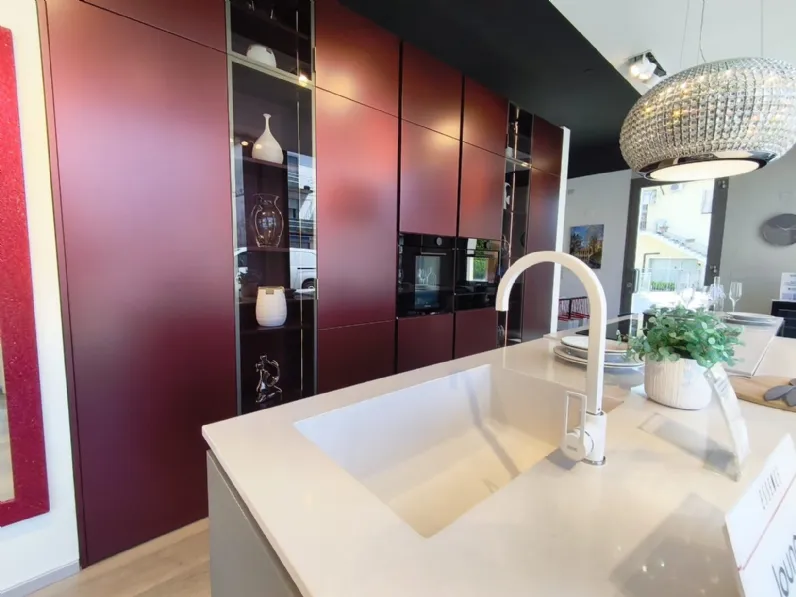 Cucina Veneta Cucine moderna con isola rossa in vetro Riflex - lounge