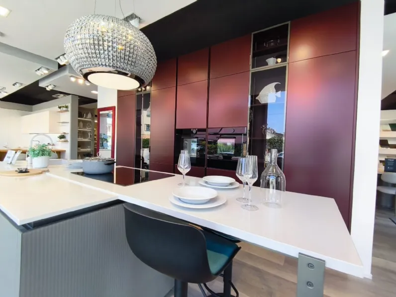 Cucina Veneta Cucine moderna con isola rossa in vetro Riflex - lounge