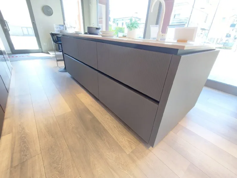Cucina Veneta Cucine moderna con isola rossa in vetro Riflex - lounge