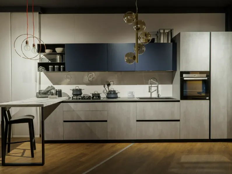 Cucina altri colori moderna con penisola Delinea Scavolini scontata