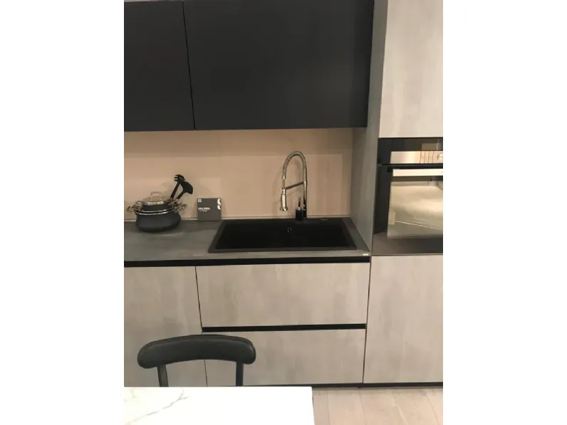 Cucina altri colori moderna con penisola Delinea Scavolini scontata