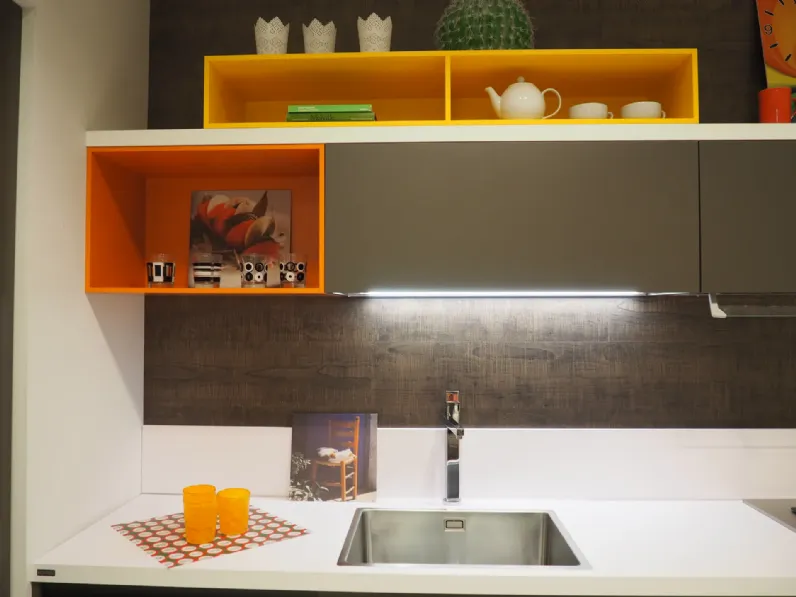 Cucina con penisola Scavolini Foodshelf inside SCONTATA 46%