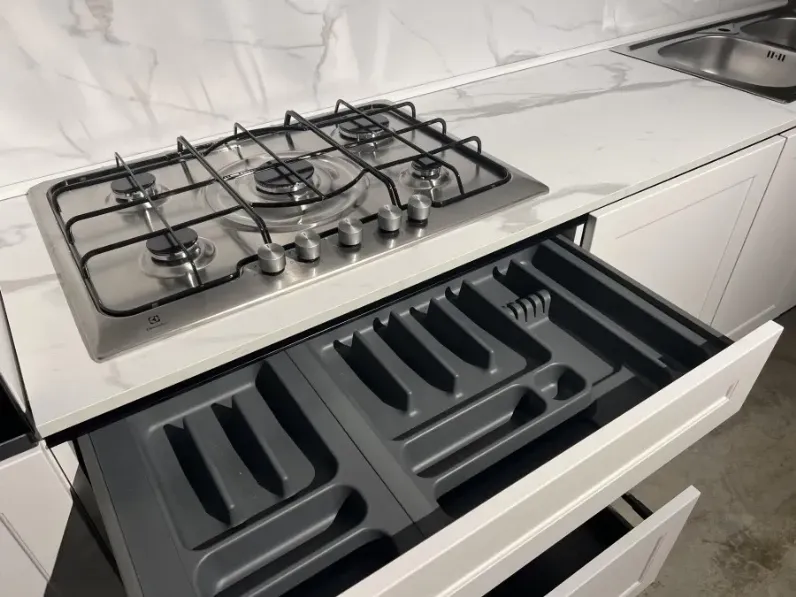 Cucina moderna lineare Dora Mobilturi a prezzo ribassato