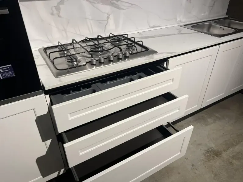 Cucina moderna lineare Dora Mobilturi a prezzo ribassato