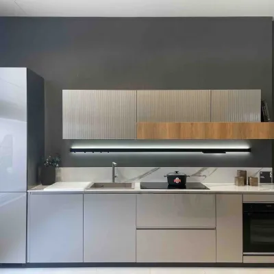 Cucina Scavolini moderna lineare grigio in vetro Mira