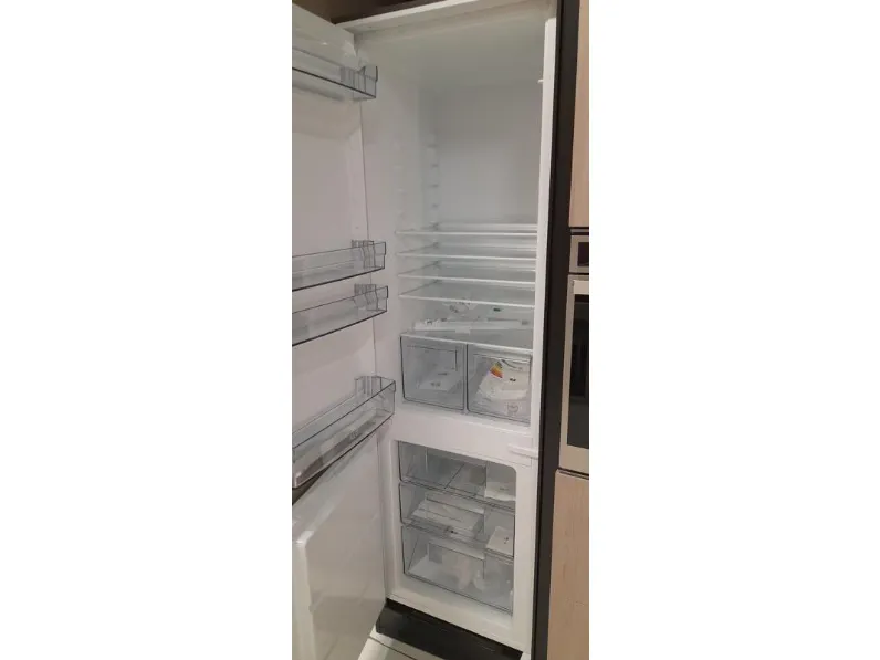 Cucina lineare in laminato materico a prezzo ribassato 50%