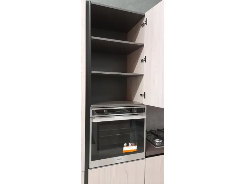 Cucina lineare in laminato materico a prezzo ribassato 50%
