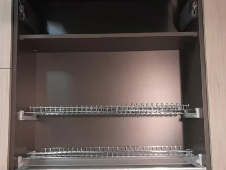 Cucina lineare in laminato materico a prezzo ribassato 50%