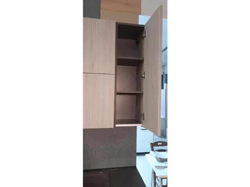 Cucina lineare in laminato materico a prezzo ribassato 50%