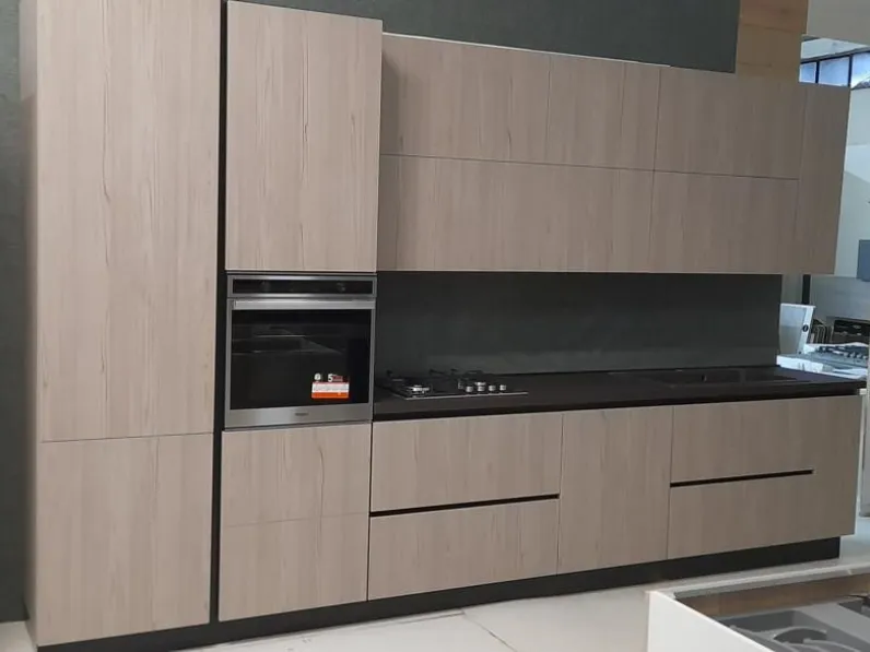 Cucina lineare in laminato materico a prezzo ribassato 50%