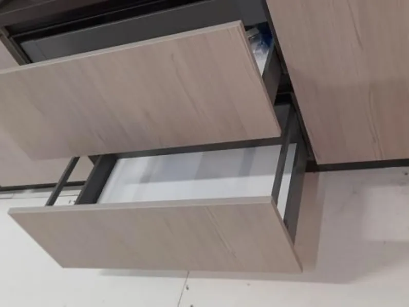 Cucina lineare in laminato materico a prezzo ribassato 50%
