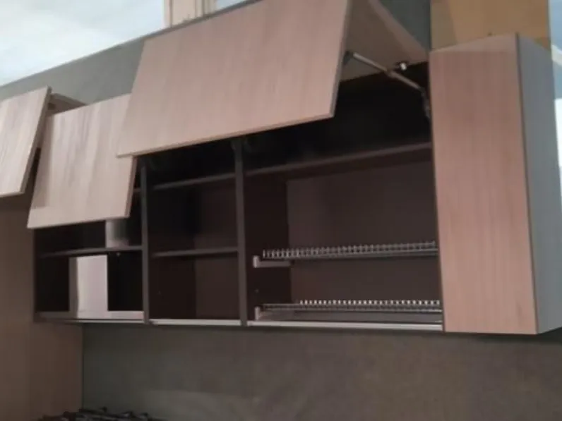 Cucina lineare in laminato materico a prezzo ribassato 50%