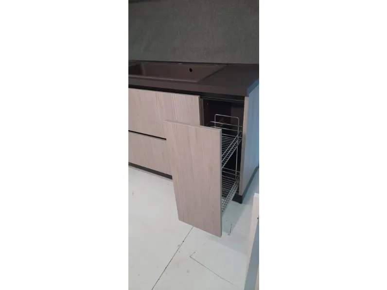 Cucina lineare in laminato materico a prezzo ribassato 50%