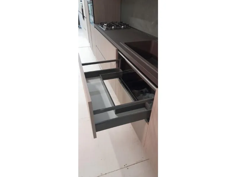 Cucina lineare in laminato materico a prezzo ribassato 50%