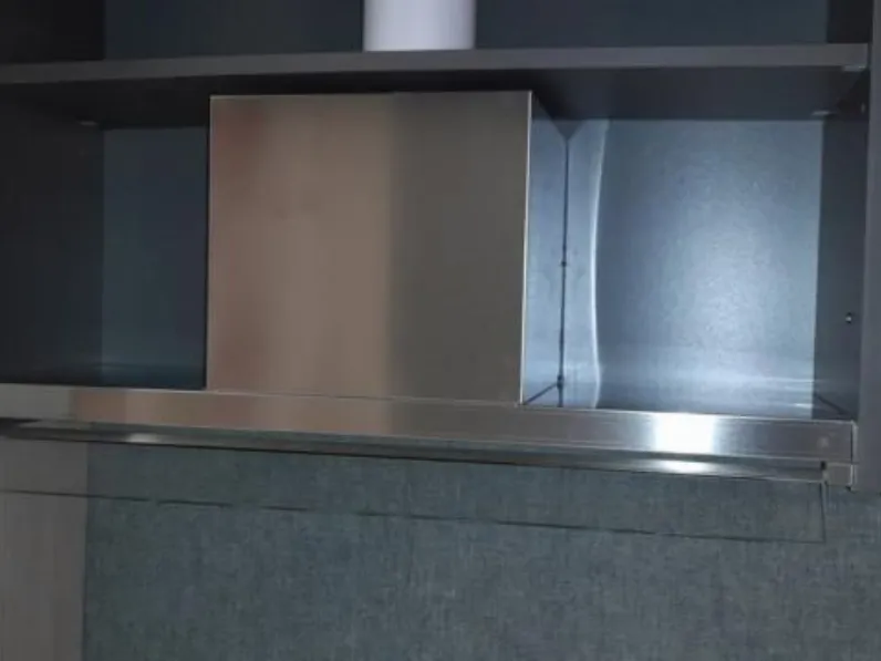 Cucina lineare in laminato materico a prezzo ribassato 50%
