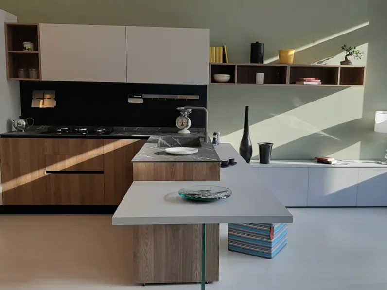 Cucina moderna noce Essebi con penisola Azimut in offerta