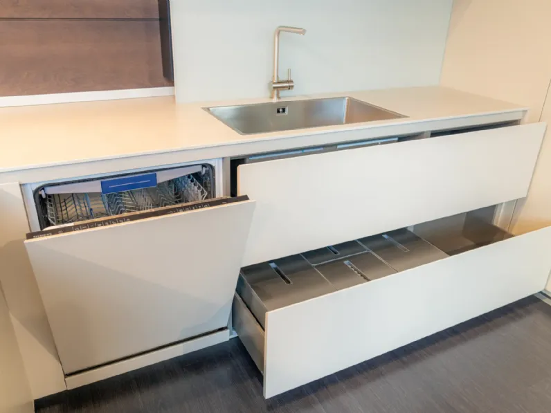 Cucina con penisola in laccata opaco altri colori Twenty a prezzo scontato