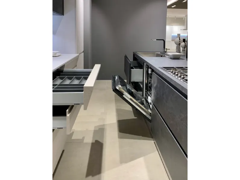 Cucina a prezzo scontato con isola moderna Motus Scavolini