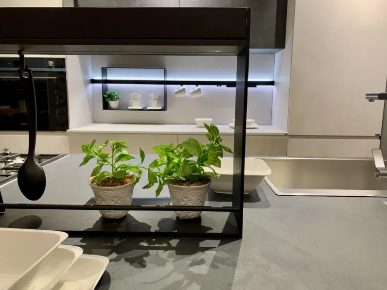 Cucina a prezzo scontato con isola moderna Motus Scavolini