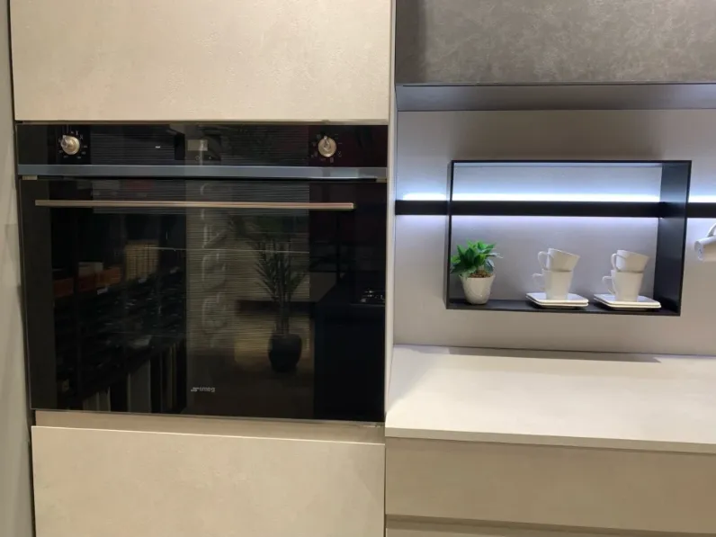 Cucina a prezzo scontato con isola moderna Motus Scavolini