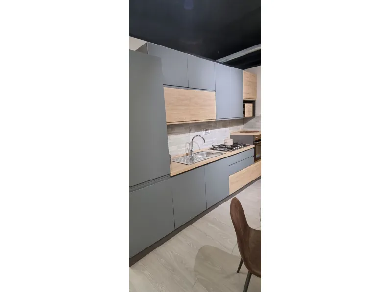 Scopri la cucina moderna rovere chiaro Net a 3400! New Kelly lineare, un'occasione!