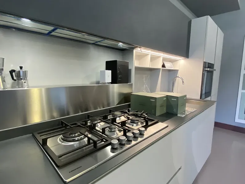 Cucina con penisola in laminato materico a prezzo scontato 63%