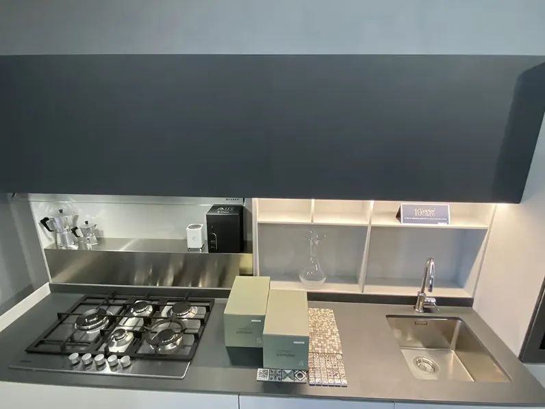 Cucina con penisola in laminato materico a prezzo scontato 63%