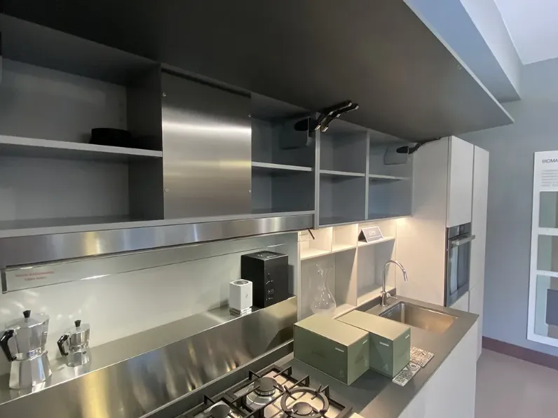 Cucina con penisola in laminato materico a prezzo scontato 63%