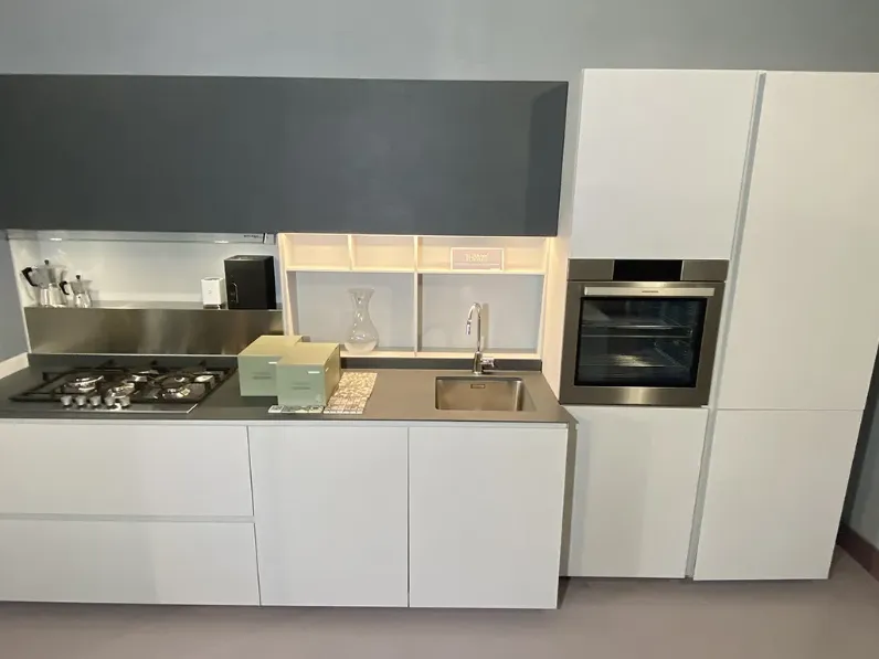 Cucina con penisola in laminato materico a prezzo scontato 63%