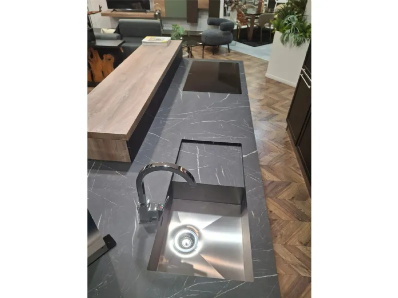 Cucina moderna con isola Giglio expo Pensarecasa a prezzo scontato