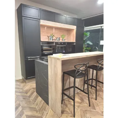 Cucina moderna con isola Giglio expo Pensarecasa a prezzo scontato