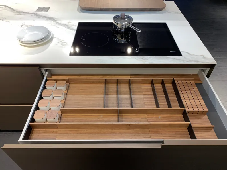 Cucina Phoenix 840 moderna bianca Poliform con isola scontata 50%