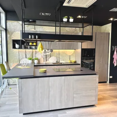 Cucina a prezzo ribassato con isola moderna Domino Prima cucine