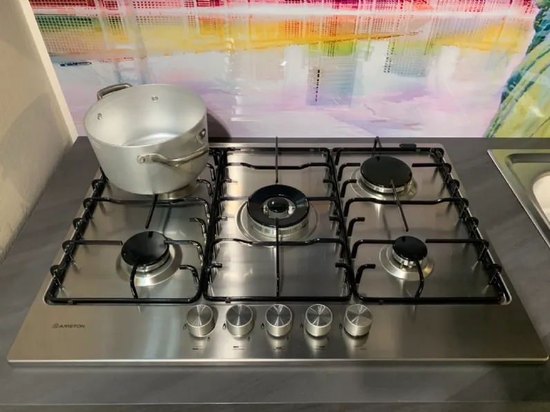 Cucina Colombini casa moderna lineare grigia in laminato opaco Quadra gola