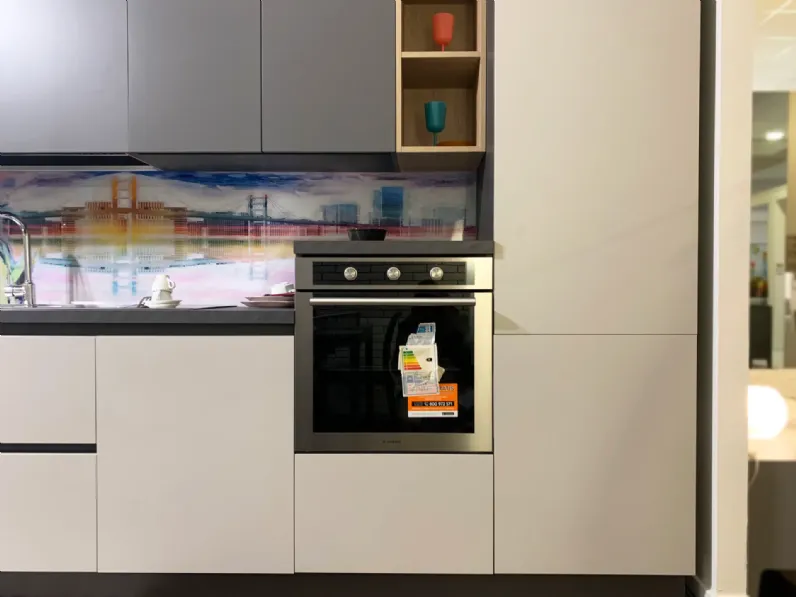 Cucina Colombini casa moderna lineare grigia in laminato opaco Quadra gola