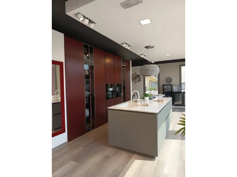 Cucina rossa moderna con isola Lounge - riflex Veneta Cucine in offerta