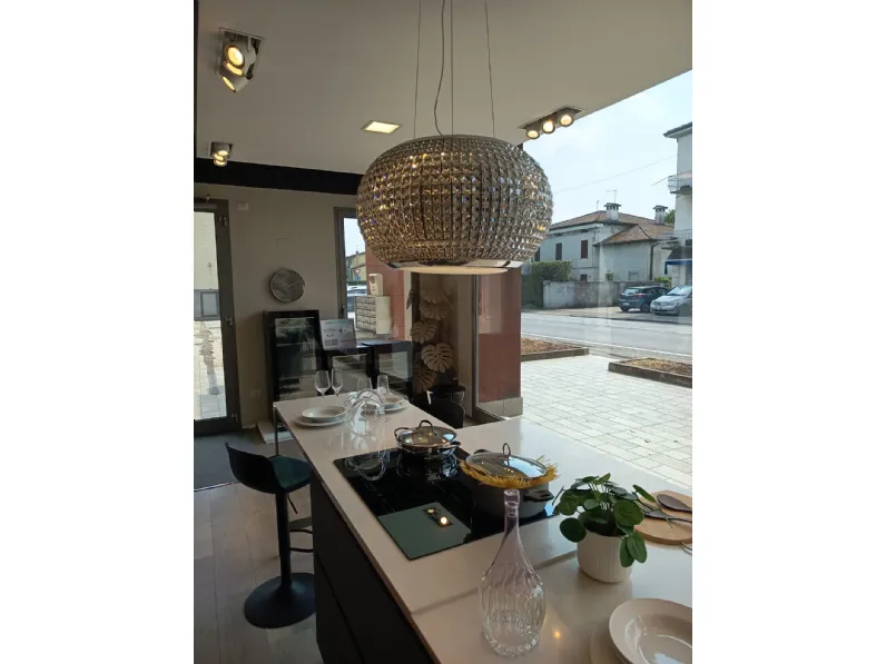 Cucina rossa moderna con isola Lounge - riflex Veneta Cucine in offerta