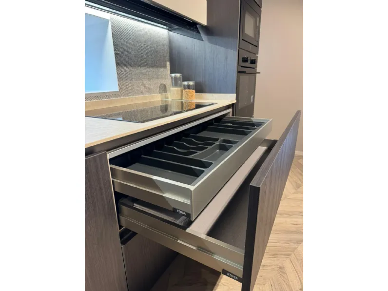 Cucina rovere moro moderna lineare Young Stosa in offerta