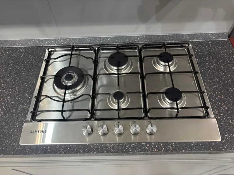 Cucina grigia moderna con penisola Carattere Scavolini a soli 12600 Euro