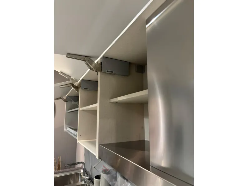 Cucina grigia moderna con penisola Carattere Scavolini a soli 12600 Euro