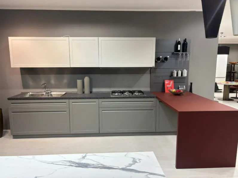 Cucina grigia moderna con penisola Carattere Scavolini a soli 12600 Euro