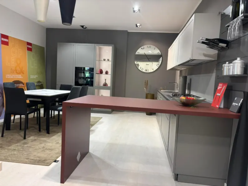 Cucina grigia moderna con penisola Carattere Scavolini a soli 12600 Euro