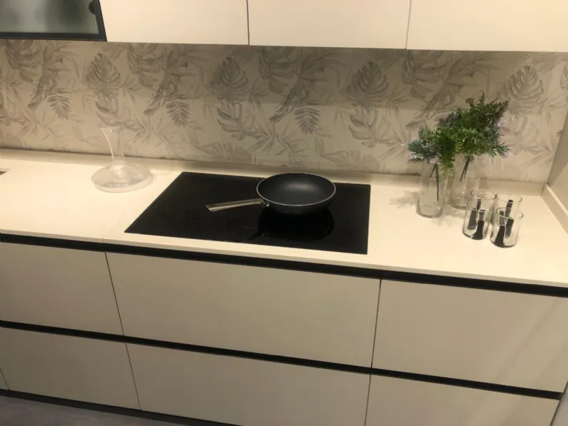 Cucina ad angolo in laminato materico a prezzo ribassato 34%