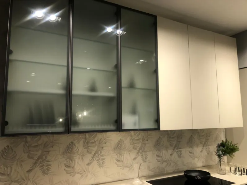 Cucina ad angolo in laminato materico a prezzo ribassato 34%