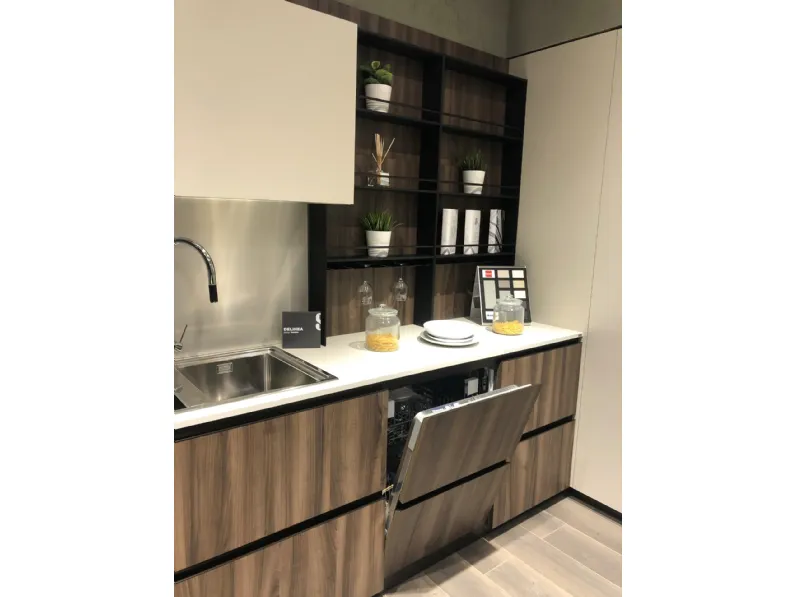 Cucina Scavolini design ad angolo noce in laminato materico Delinea