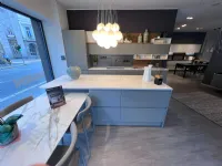 Cucina Motus design grigio Scavolini ad isola scontata 40%