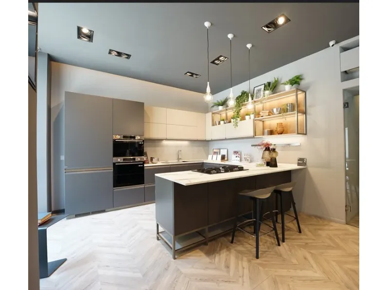 Cucina a prezzo ribassato con penisola design Formalia Scavolini