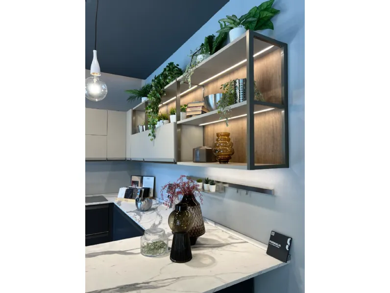 Cucina a prezzo ribassato con penisola design Formalia Scavolini