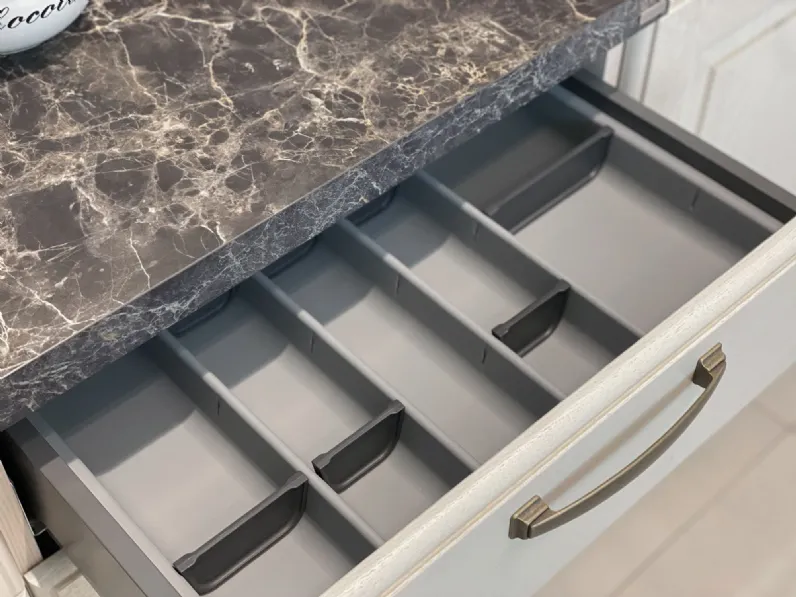 Cucina classica ad angolo Madeleine Scavolini a prezzo ribassato